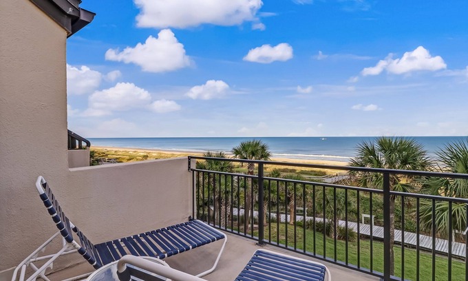 Fernandina Beach Condo | AMELIA ISLAND OCEAN BEACH FRONT BEACHWALKER-BUILDING CLOSEST TO SAND-4 BRM 3 BTH