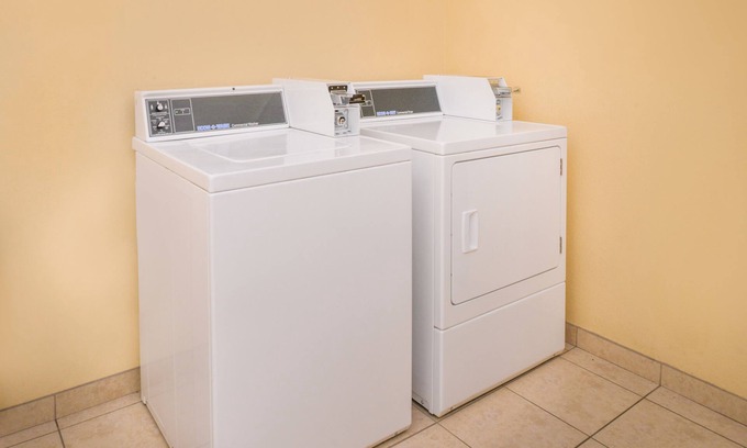 Livingston Hotel | Americas Best Value Inn & Suites Livingston