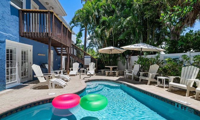 Bradenton Beach Condo | AMI Condo W/Pool, Walk to Beach, Bars, Restaurants and Fishing!