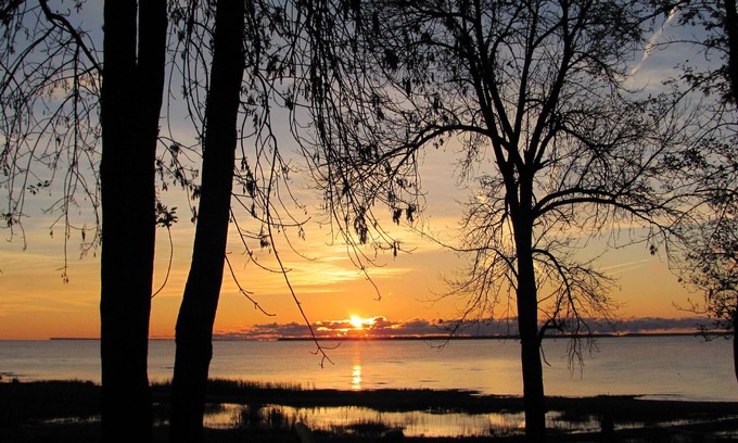 Menominee Cottage | Amore' De Bay Romantic Suite for 2 includes Free Continental Breakfast & WiFi.