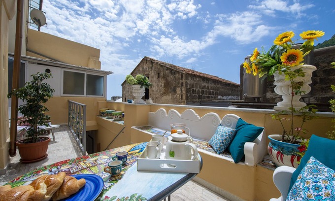 Liparlati Ski Chalet | AMORE RENTALS - Casa Barbera B with Private Terrace and Air Conditioning