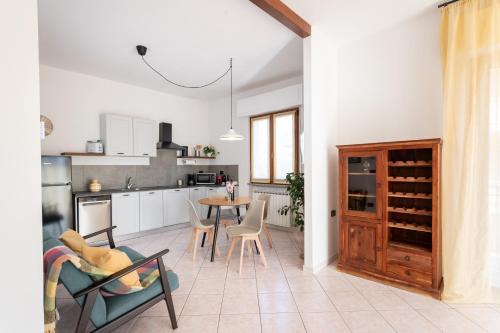 Caprino Veronese Apartment | Ampio monolocale con piscina