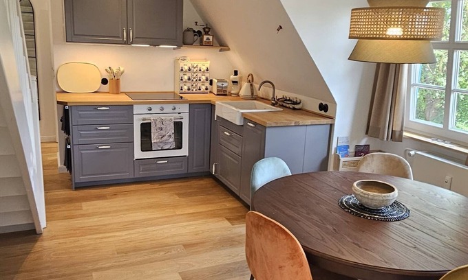Suddorf House | Amrum Lounge - Stilvolle Ferienwohnung mit Gartenidylle