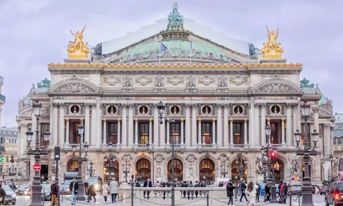 Gaillon Apartment | AN AUTHENTIC PARISIAN STAY STEPS FROM THE LOUVRE AND OPÉRA GARNIER- 4 BEDROOMS