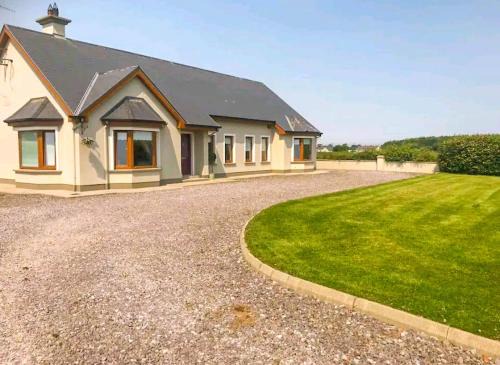Killimor House | An Ghlaise Bheag