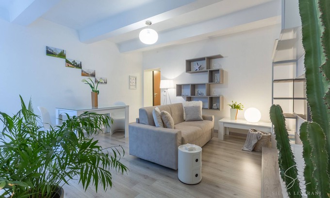 Ferrara Historic Centre Apartment | An oasis of peace city center, garden, free private parking & bikes