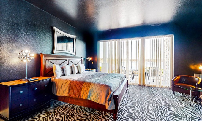 Lake Delton Apartment | An unforgettable stay awaits at this sultry Delton Grand studio with dance pole
