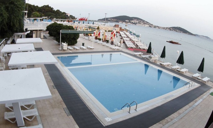 Adalar Hotel | Anadolu Kulubu