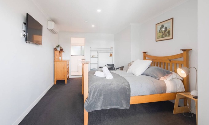 Corinella Apartment | Ananda 3 - Bliss in Corinella with Ocean Views
