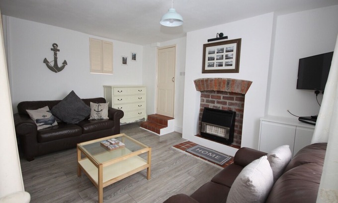 Whitby House | Anchor Cottage - Whitby - Central location with Harbour views