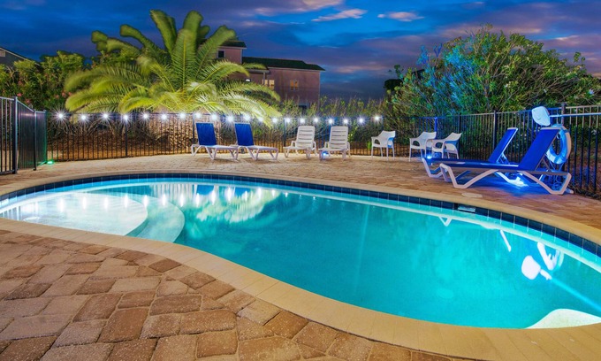 East End House | ANCHOR'S AWAY IS A PREMIER ISLAND RETREAT! This spacious newly remodeled home has been appointed
