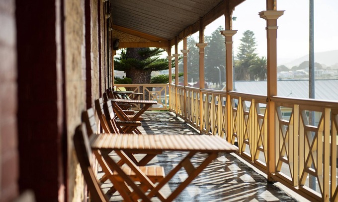 Victor Harbor Hotel | Anchorage Seafront Hotel