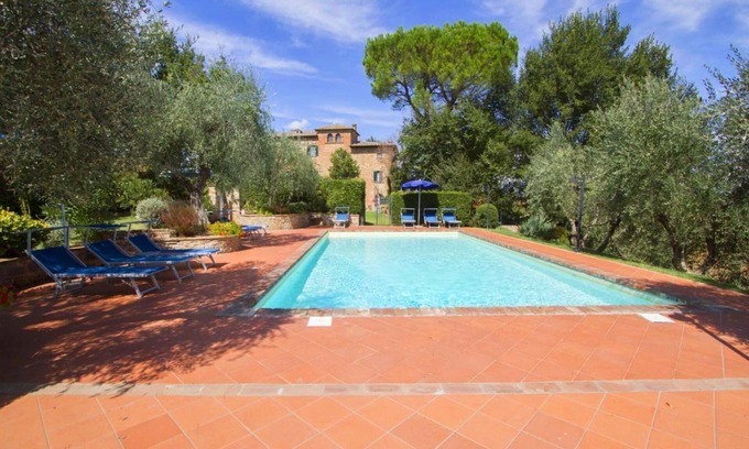 Pozzo Villa | Ancient villa perfect for large groups with swimming pool and large park. Located just outside the v