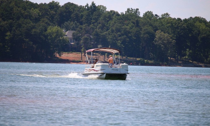 Anderson House | ANDERSON, SC - LAKEFRONT NEAR GREENPOND & GOLF COURSE -FIREPIT/PONTOON RENTAL