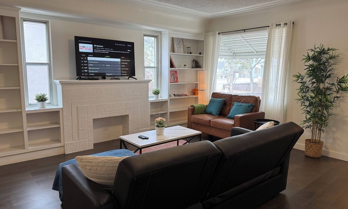 Southwest Edmonton House | Andy - 5-Bdrm Gem: Prime Location & Pet-Friendly