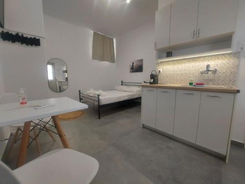 Naxos Town Apartment | Anemela studio basic
