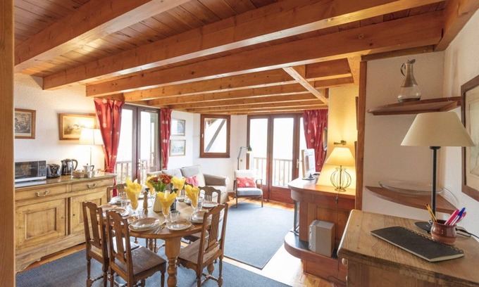 Montgenevre Apartment | Angélique - traditional, Alpine duplex apartment for 6/8 people