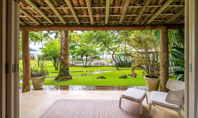 Ilha Grande Villa | Ang003 - Luxurious beachfront property in Ilha Grande
