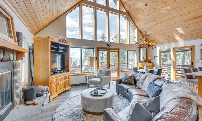 Angel Fire Cabin | Angel Fire Retreat w/Hot Tub ~ 5 Mi to Skiing