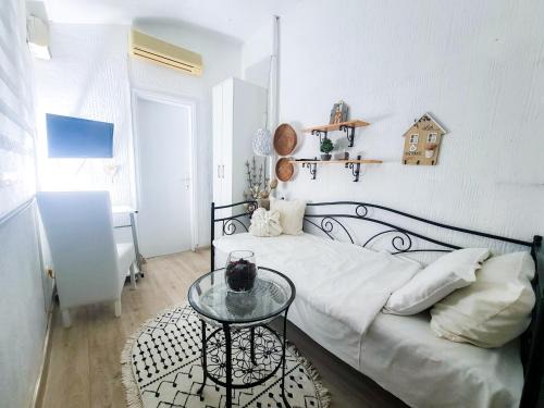Zvezdara Apartment | Angelina 03.