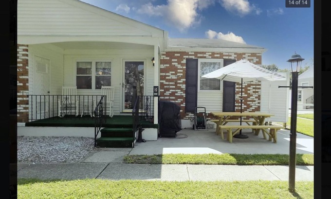 Admiral Estates House | Angel’s place few short blocks to the beach