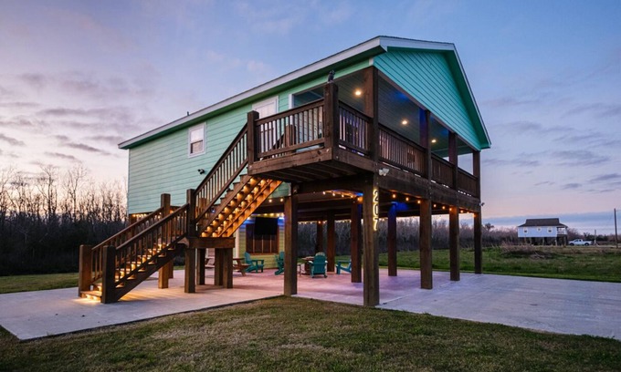 Hackberry House | Angler’s Paradise! Amazing fishing w/in minutes! 3 bed,sleeps 7 ppl, 2 bath.