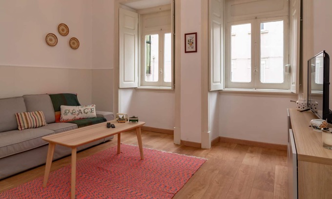 Penha de Franca Apartment | Anjos' City Escape by LovelyStay - R/C