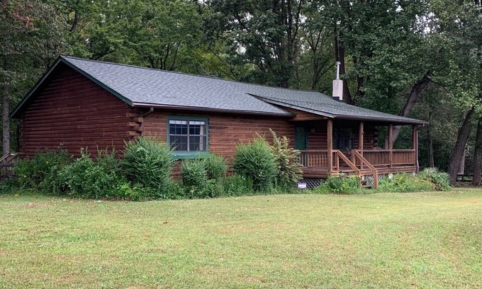 Patrick Henry House | Anna Valley Farm Log Home-1/2 hr to UVA, close to Wineries, fiber internet!