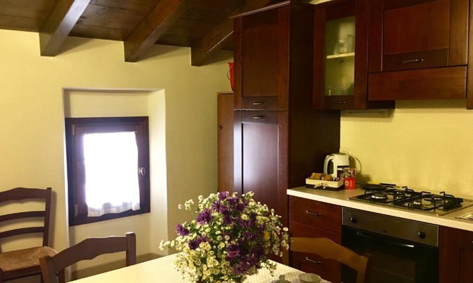 Loiano Apartment | Antico Borgo dell'Anconella - grande appartamento rustico