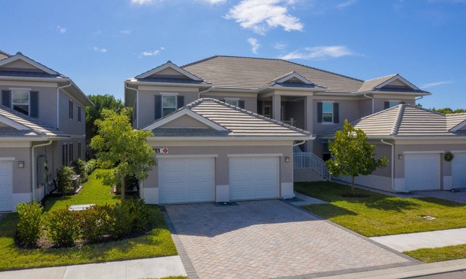 Naples Condo | Antilles Coach Home Minutes from Marco Is.