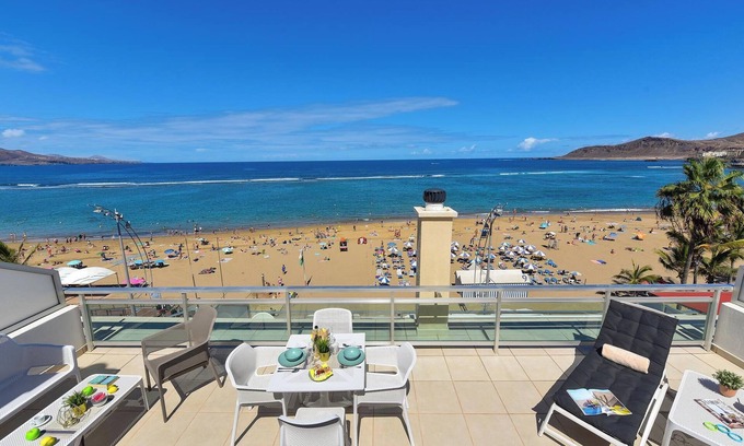Las Palmas de Gran Canaria Apartment | Apartment over the sea Las Canteras MC by VillaGranCanaria