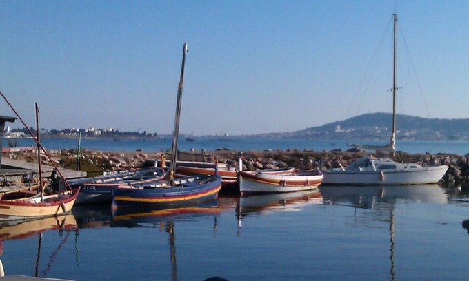 Bouzigues Apartment | Apart 1 (Sleeps 4/6) Overlooking Etang De Thau Bouzigues, Languedoc-Roussillon