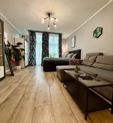 Opole Apartment | Apartament FLAMING DeLuxe z balkonem w centrum naprzeciwko PKP PKS - self check in - darmowy parking - późne wymeldowanie do 12 - wystawiamy FV