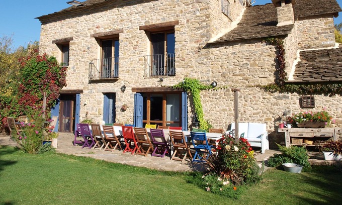 Ulle Apartment | Apartament in a beautiful stone house. Two beds or French bed