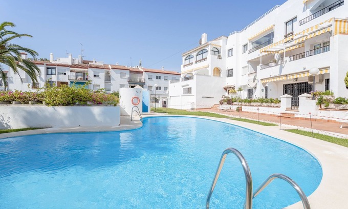 Nerja Apartment | Apartamento "Alcazaba Zona Parador" Near the Beach with Terrace and Shared Pool