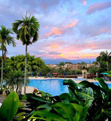 La Tebaida Apartment | Apartamento Campestre 4 Piscinas, Jacuzzy y Sauna a 5m del Aeropuerto, 20m Parque del Cafe Ubicado en La Tebaida - F - by Molca Xperiences