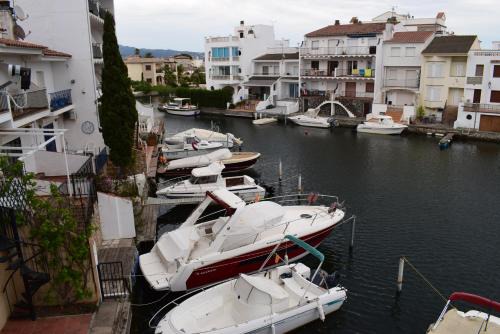 Empuriabrava Apartment | Apartamento con bonitas vistas al canal ref 337