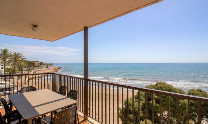 Alcossebre Apartment | Apartamento con vistas frontales - Primera línea Playa Cargador - ALBERT VILLAS