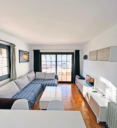 L'Escala Apartment | Apartamento en la Escala con piscina y parking