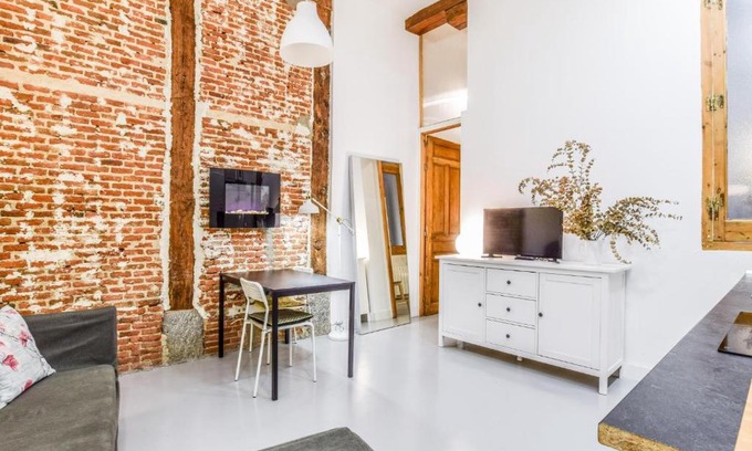 Embajadores Apartment | apartamento en lavapies de estilo industrial para 5 personas
