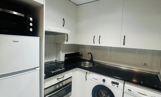 Rejas Apartment | Apartamento Entero con Piscina y Netflix