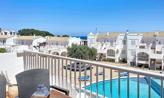 Arenal d'en Castell Apartment | Apartamento con Piscina y Solarium