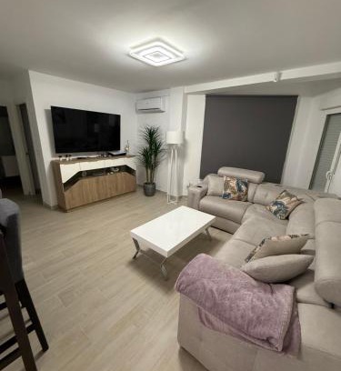 Churriana Apartment | Apartamento Heliomar