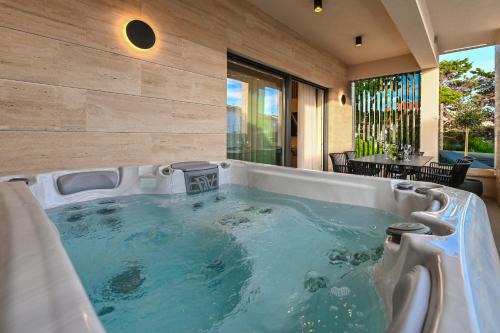 Zrce Apartment | Aparthotel OLIVE with jacuzzi and breakfast