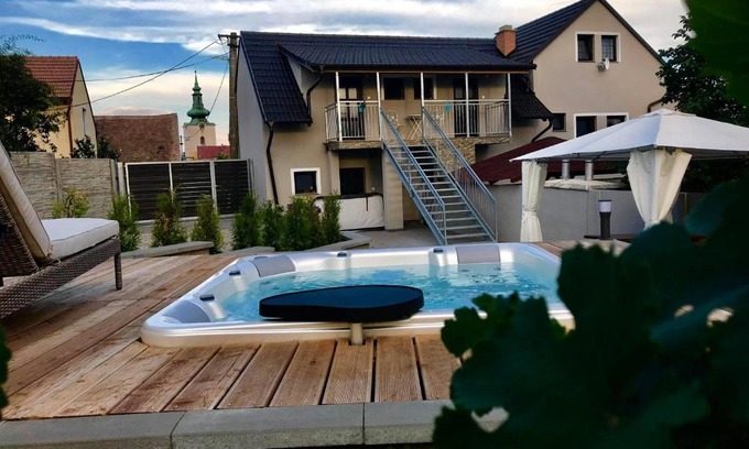 Pritluky House | Apartmány & Vinařství Káňa