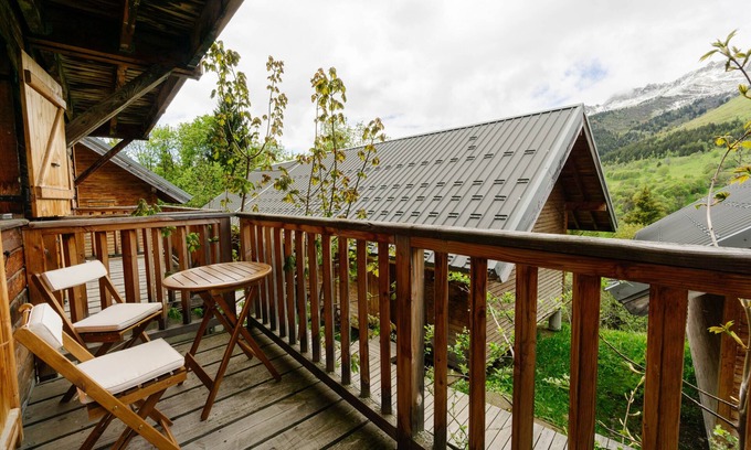Saint-Francois-Longchamp Apartment | Apartment 'Village Gaulois-appt 48r' with Mountain View and Balcony