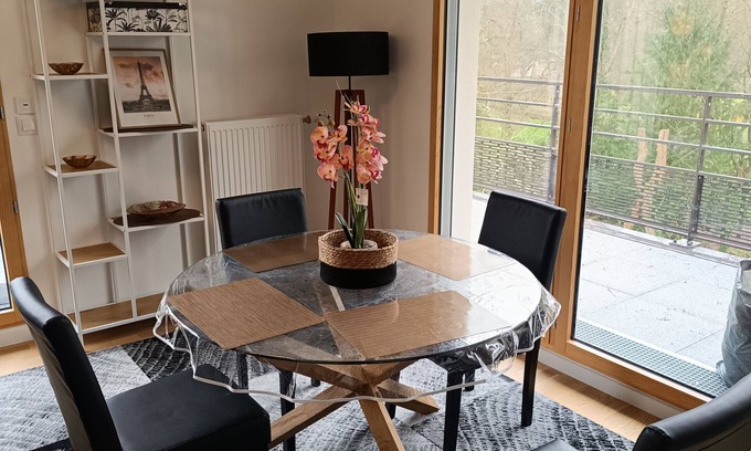 Saint-Remy-les-Chevreuse Apartment | Apartment 'Chez Sibylle Chevreuse Saclay' with Balcony, Wi-Fi and Air Conditioning