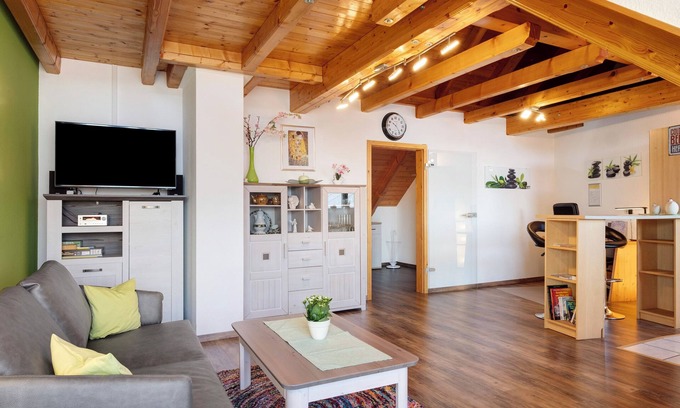 Endingen am Kaiserstuhl Apartment | Apartment 'Ferienwohnung Fliegerhorst' with Wi-Fi
