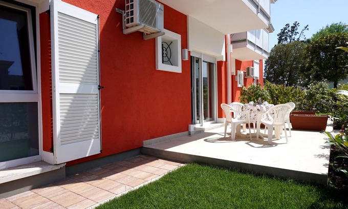 Porto Santa Margherita Apartment | Apartment with private garden