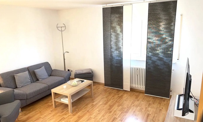 Sasbach am Kaiserstuhl Apartment | Apartment 'Schoeni' with Balcony, Wi-Fi and Air Conditioning